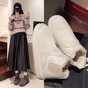 Stylish women's warm winter snow boots featuring plush lining and thick platform soles