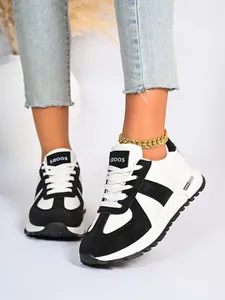 Sneaker classiche da donna bicolore bianco e nero in stile scarpa da allenamento tedesca