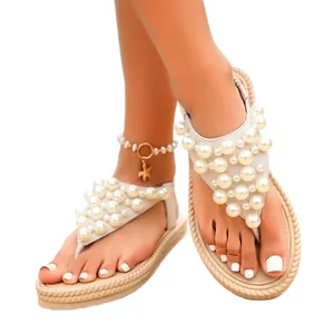 Elegante flache Zehentrenner-Sandalen mit Perlen für Damen im modischen Strand-Römer-Stil