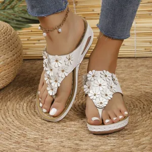 Sandali con Zeppa da Donna in Stile Bohemien Con Fiori 3D e Rivetti Stile Europeo Scarpe da Spiaggia Estive con Plateau