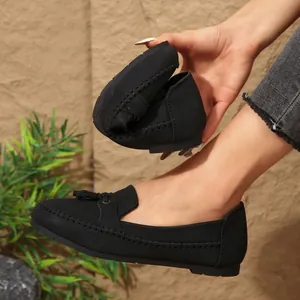 Flexible black loafers for women with tassel detail and soft foldable sole