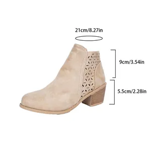Gedetailleerde weergave beige enkellaars met blokhak, bloemmotief en afmetingen