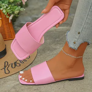Eleganti sandali bassi rosa da donna con ampia fascia e punta quadrata molto comoda