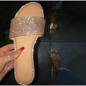 Sandales plates pour femmes avec strass dorés champagne pour les soirées d'été
