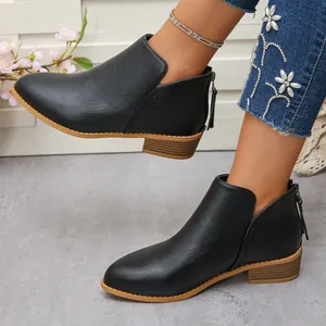 Bottines élégantes à bout pointu pour femmes avec un petit talon carré très confortable