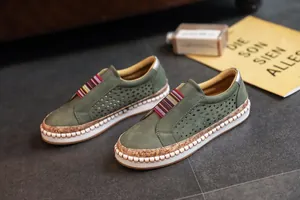 Détails de baskets décontractées perforées vertes pour femmes avec bande rayée