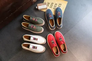 Collection de mocassins décontractés et perforés pour femmes en plusieurs coloris printaniers