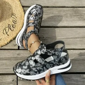 Casual black and white floral print women's sandals with chunky sporty platform sole