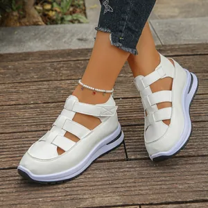 Weiße Damen-Plateauremansandalen mit Klettverschluss und hohem Keilabsatz für den Frühling