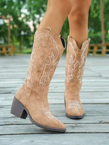 Bottes cavalières hautes vintage avec broderies blanches et talons épais carrés