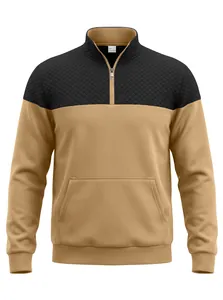 Detail eines zweifarbigen Herren-Sweatshirts mit schwarzem Steppbesatz und Halbreißverschluss.