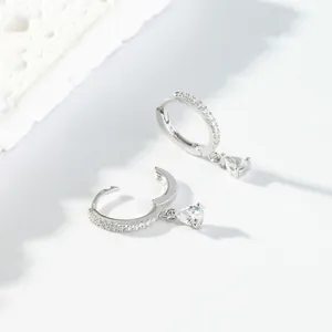 Franse stijl S925 sterling zilveren oorringen met druppelvormige zirkonia hangers.