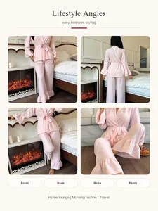 Lifestyle-Ansichten eines rosa Seersucker-Pyjamas mit Vorder- und Rückseitenansicht.