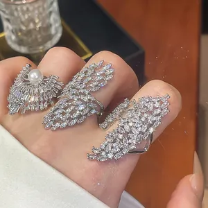 Ensemble de bagues ouvertes en zircone et perles étincelantes au style luxueux