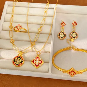 Set di gioielli placcati oro 24 carati con pendenti a fiore in smalto rosso in scatola