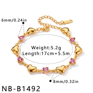 Detailliertes Herz-Armband aus vergoldetem Edelstahl mit rosa Zirkonia Spezifikationen