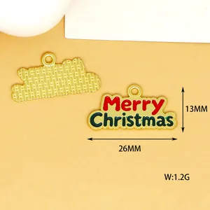 Detaillierte Makroansicht der Vorder- und Rückseite eines Merry Christmas Legierungsanhängers