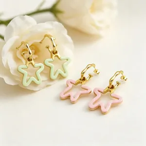 Boucles d'Oreilles Étoile en Acier Inoxydable et Résine Mode Doux pour Femmes Étoile Creuse Colorée Bijoux Cadeau