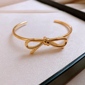 Jonc Ouvert en Cuivre Plaqué Or 18 Carats Avec Nœud Papillon Pour Femme Luxe Élégant Bracelet Ajustable Bijoux Minimalistes