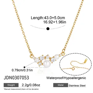 Collar de acero inoxidable dorado con perlas y colgante de circón y dimensiones