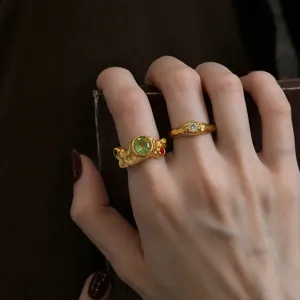 Bague en Acier Inoxydable Plaqué Or 18K Martelée Irrégulière Avec Strass Colorés Design de Niche Bijoux de Mode Géométriques pour Femmes