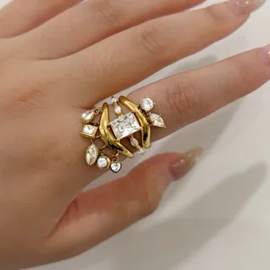 Edelstahl Welle Offener Ring Für Damen Vergoldet Strass Quastenanhänger Verstellbarer Geometrischer Fingerring Modeschmuck
