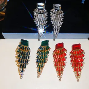 Orecchini a lampadario a forma di ventaglio decorati con strass di cristallo multicolore