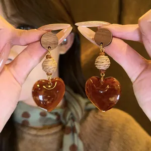Vintage Heart Shaped Resin Wood Stud Earrings For Women Retro Tassel Brown Amber Exquisite Handmade Earrings Jewelry Gift