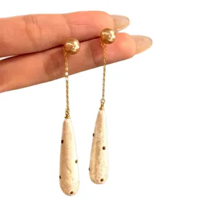Elegante vintage emaille polkadot waterdruppel oorbellen met parels en gouden kettingen