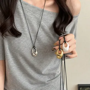 Koreanische Minimalistische Legierung Oval Anhänger Halskette Mit Schwarzer Kordel Mode Nischen-Design Alltag Damen Schmuck Zubehör