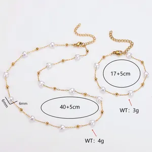 Detailansicht des 18 Karat vergoldeten Edelstahl-Halsketten- und Armband-Sets mit Herzperlen