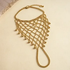 Vergoldetes Spinnennetz-Armband mit Ring und eleganten Perlenfransen für Damen