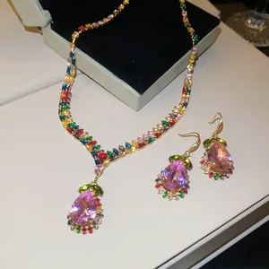 Vintage-Schmuckset im Palaststil mit rosa Tropfen-Zirkonia-Anhängern und Halskette