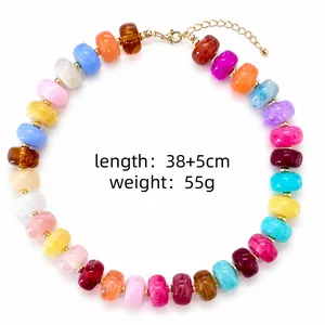 Detailweergave van kleurrijke kralenketting met lengte 38+5cm en gewicht 55g specs.