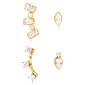 Elegante geometrische Ohrstecker aus 18 Karat vergoldetem Edelstahl mit Zirkonia-Steinen.