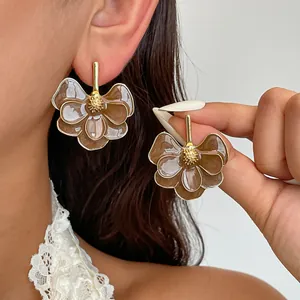Western Vintage Enamel Flower Geometric Stud Earrings For Women High End Alloy Petal Earrings Brown Gold Fashion Jewelry