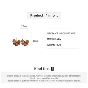 Detailed view of vintage flower stud earrings with dimension and alloy material info.