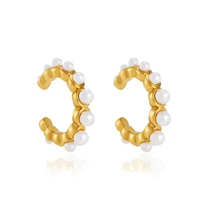 Eleganti ear cuff in acciaio inossidabile placcato oro 18K con perle bianche per donne
