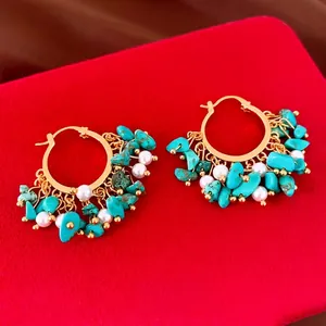 Boucles d'oreilles créoles vintage plaquées or 18 carats avec turquoises et perles