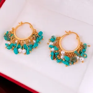 Élégantes boucles d'oreilles créoles rétro plaquées or 18 carats avec turquoises et perles