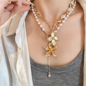 Elegante gelaagde parel- en gouden bloem hanger ketting met kapittel sluiting dames