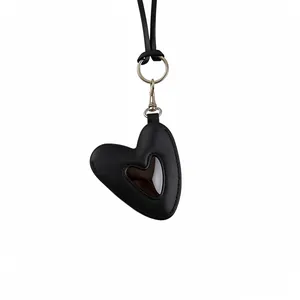 Collier pendentif cœur en cuir noir vintage pour femme accessoire de sac élégant
