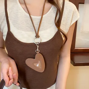 Collier pendentif vintage en cuir marron en forme de cœur pour femmes accessoire mode