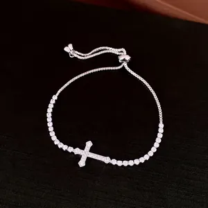 Elegante verstelbare armband met zirkonia kruishanger voor dames