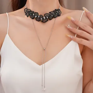 Detailweergave van Franse retro kralen choker ketting met een verstelbare parel