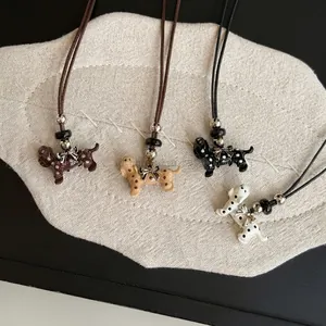 Koreaanse stijl minimalistische polkadot dachshund hond ketting met leren koord en strik