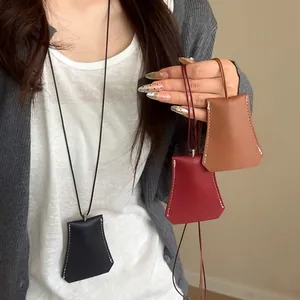 Leder Geometrische Clochette Anhänger Halskette Minimalistisch Lang Pullover Kette Pendeln Damen Nacken Riemen Schlüsseletui Schmuck