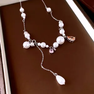 Elegante Perlen-Quastenhalskette mit funkelnden Tropfenkristallen für einen luxuriösen Look