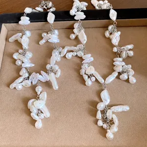 Elegante Franse stijl onregelmatige barokke parelketting met kwastje hanger op dienblad