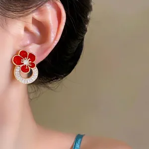 Vintage Palast-Stil rote Emaille-Blumenohrringe mit funkelnden Zirkonia-Kreisen